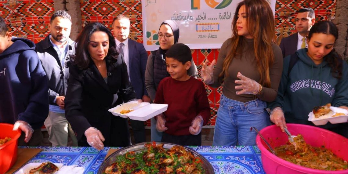 وزيرة التضامن تتفقد مطبخ إطعام “مبادرة مائدة” وتشارك شباب المتطوعين إعداد وجبات الإفطار 