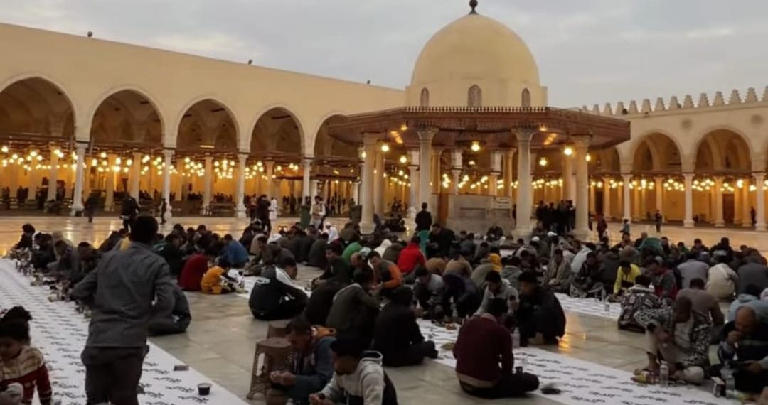 مؤسسة الجود عضو التحالف الوطني تُنظم مائدة الرحمن بمسجد عمرو بن العاص لاستقبال الصائمين خلال شهر رمضان