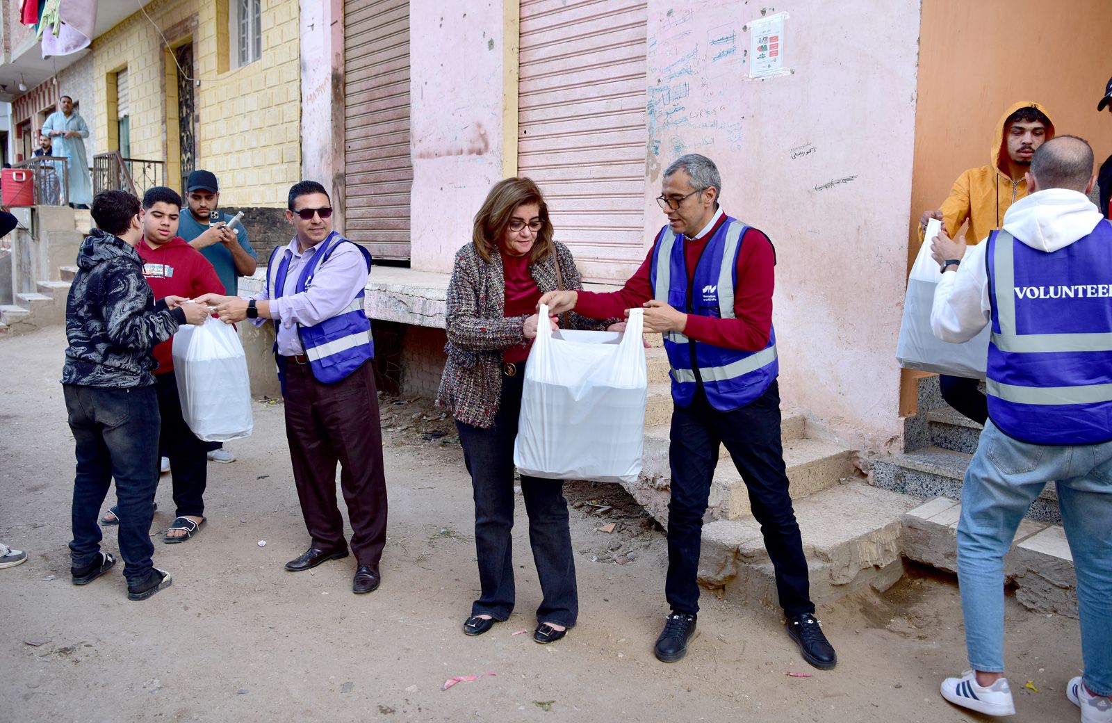 بنك قناة السويس يشارك في مبادرة «عيش وملح»