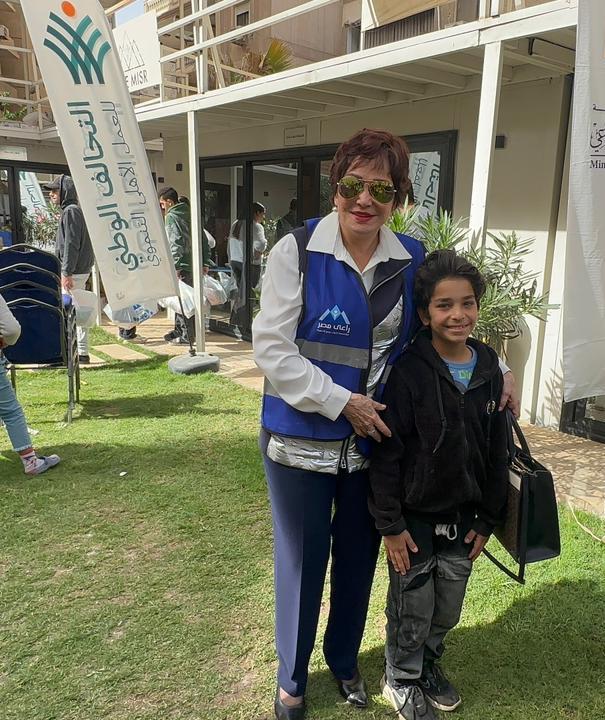 راعي مصر توزع ملابس العيد على الأطفال