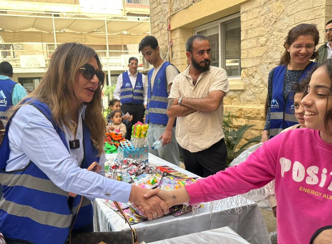 راعي مصر توزع ملابس العيد على الأطفال