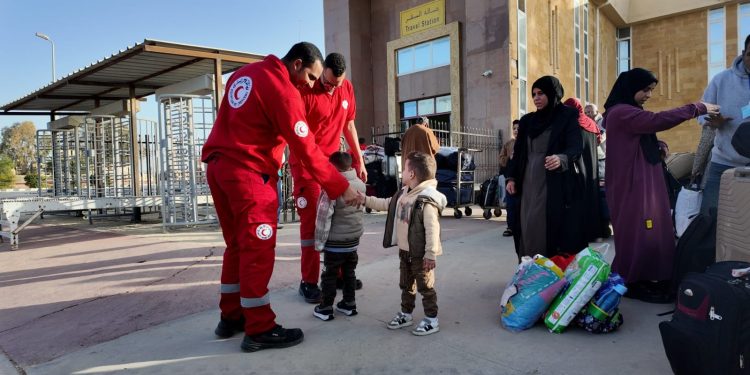 170 قافلة «زاد عزة».. الهلال الأحمر المصري يواصل دعم غزة بمدها بنحو 3,290 طنًا من المساعدات الإنسانية 1 170 قافلة «زاد عزة».. الهلال الأحمر المصري يواصل دعم غزة بمدها بنحو 3,290 طنًا من المساعدات الإنسانية