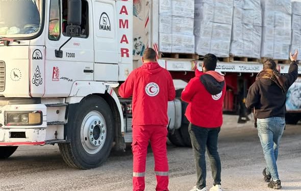 الهلال الأحمر المصري يُطلق قافلة «زاد العزة» الـ 171 بحمولة 4,910 طنًا من المساعدات