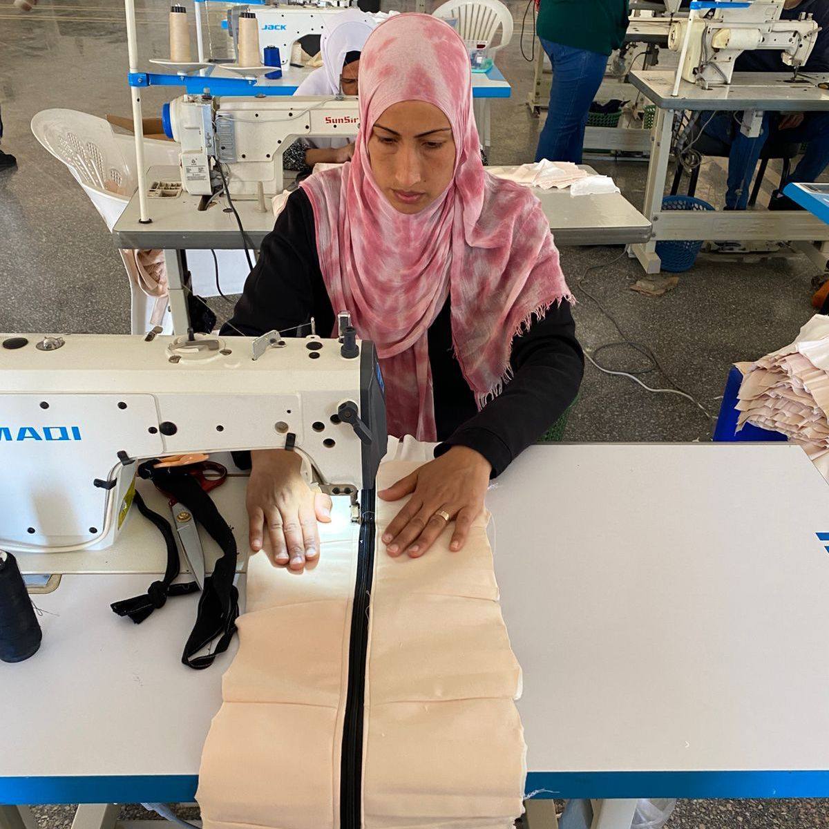 مؤسسة الصديقية تطلق مبادرة لإعادة تدوير الكمامات وتحويلها إلى شنط مدرسية