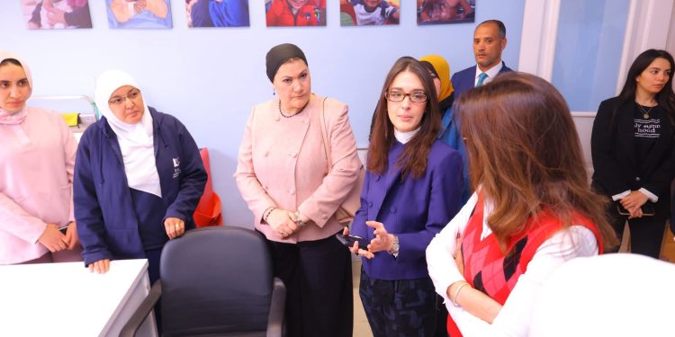 رئيسة المجلس القومي للطفولة والأمومة تتفقد مركز فيس للكفالة بـ١٥ مايو 1 رئيسة المجلس القومي للطفولة والأمومة تتفقد مركز فيس للكفالة بـ١٥ مايو