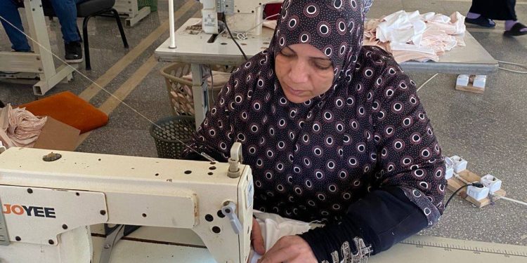 مؤسسة الصديقية تطلق مبادرة لإعادة تدوير الكمامات وتحويلها إلى شنط مدرسية